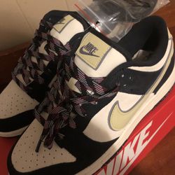 Nike Dunks Low Team Gold 