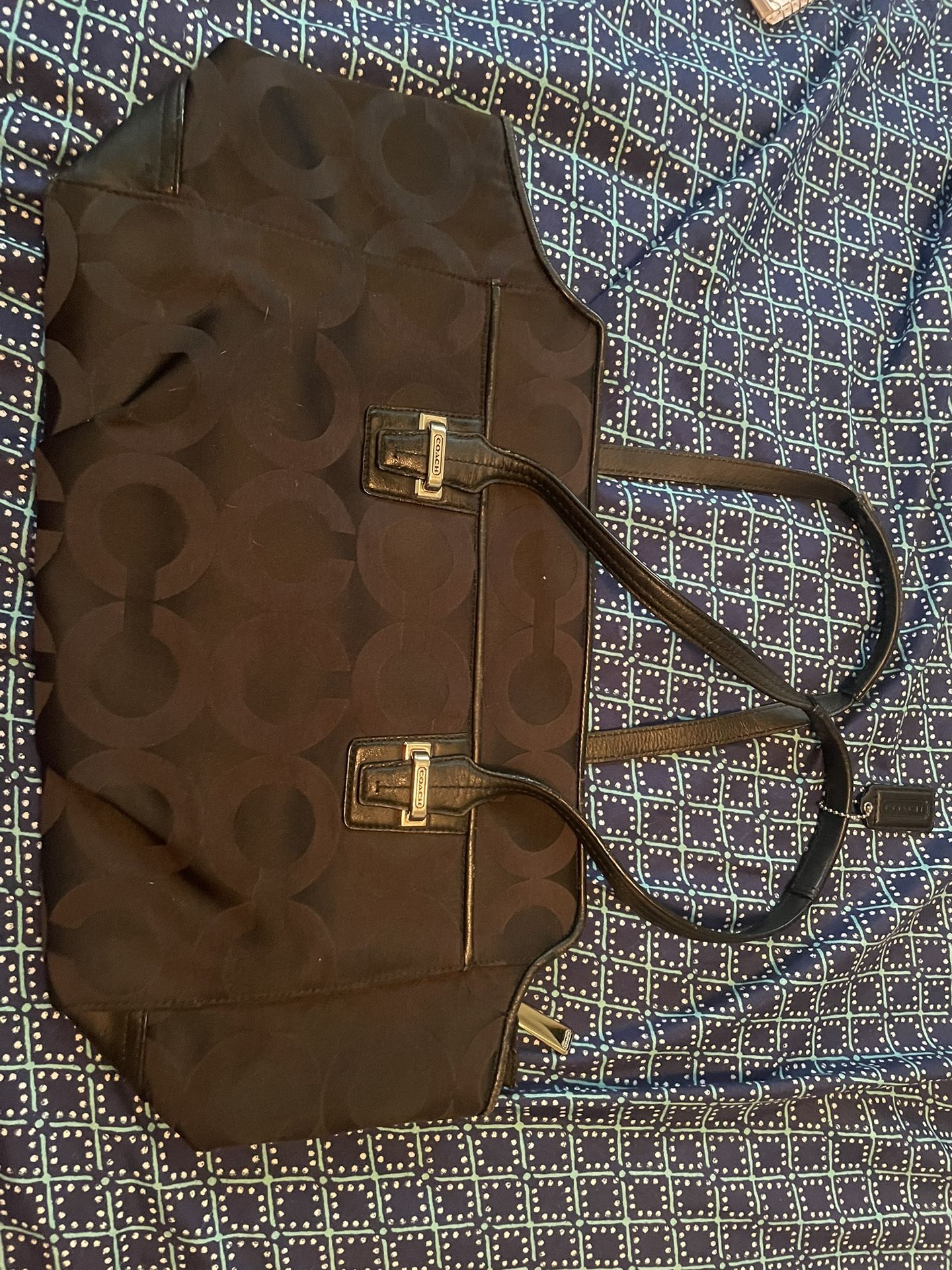 Black Coach Purse In Great Condition No Wearing Or Damage!