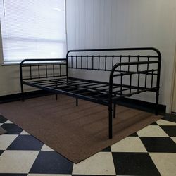 Twin size daybed frame - can DELIVER almost anywhere for $20 extra - gently used and in very good condition 😍