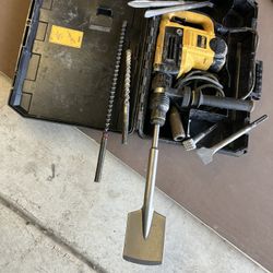 Dewalt Demolition Hammer 2 in 1  Comes With Points And New Digging Spade. Good Condition.  Price Is Not Negotiable.  Cash only.