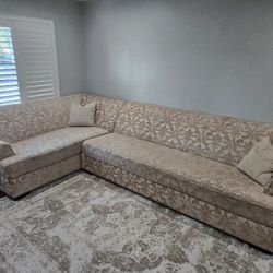 Mathis BROTHERS Sofa With Ottoman - Not PET USED 