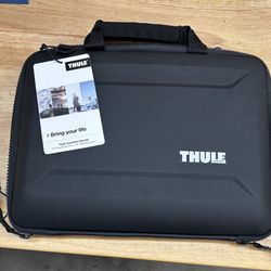 New Thule - Gauntlet 4 Attaché Briefcase, 14” MacBook Pro, 13” Air laptop notebook Mac Neo black M5