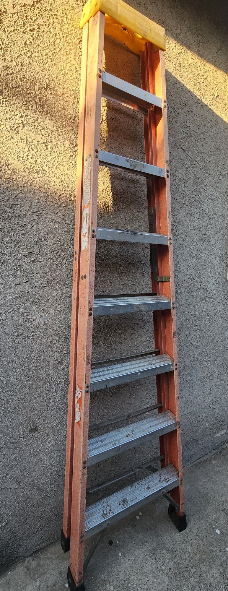 8-FT WERNER LADDER