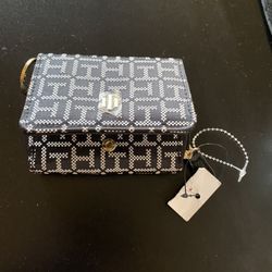 Tommy Hilfiger wallet NWT Black And White 