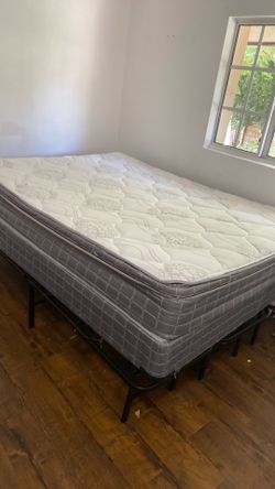 Queen size bed set