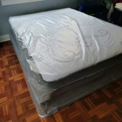 New QUEEN MATTRESS and BOX SPRING 2PC