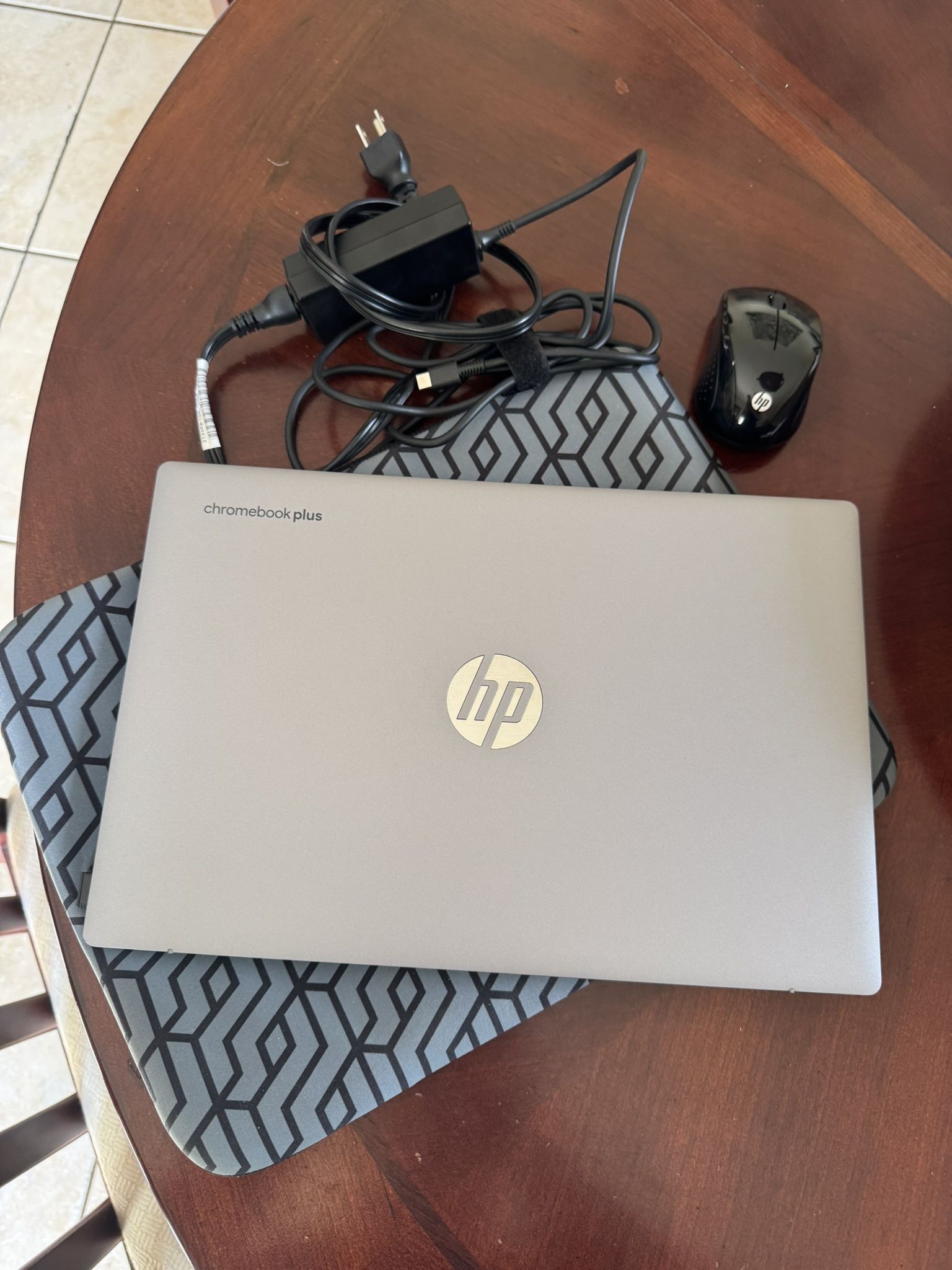💻 HP Chromebook Plus Laptop 14” | Touchscreen | i3-N305 | 8GB/256GB | Con funda, mouse y cargador 🔥
