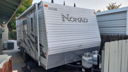 2007 Skyline Nomad 24’ Travel Trailer