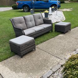 Wicker Patio Set Like New All Cushions Have Been Pressure Washed Retails 559 On Sale