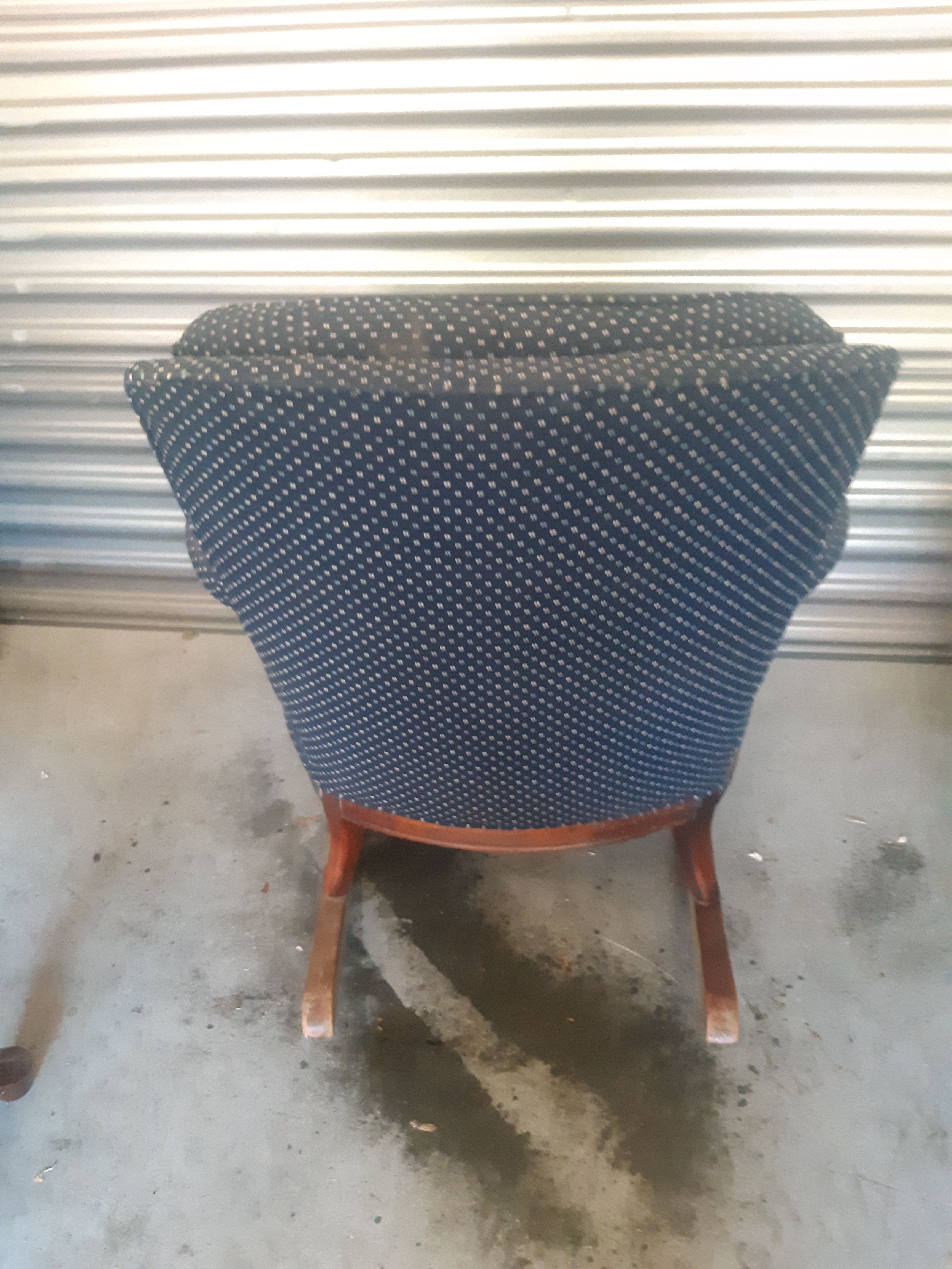VINTAGE ANTIQUE MID CENTURY FRENCH STYLE WOOD PADDED FABRIC TUFTED ACCENT ROCKER ROCKING CHAIR