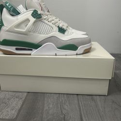 Jordan 4 Pine Green Size 10.5