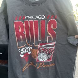 Chicago Bulls  Shirt Men’s Large 