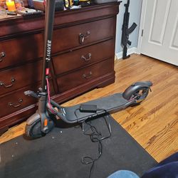 Electric Scooter(20 Mph/25 mile Range) 