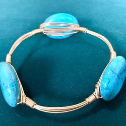 Turquoise Houlite Gold Tone Wire Wrapped Bourbon & Bowties 7.25” Bracelet 