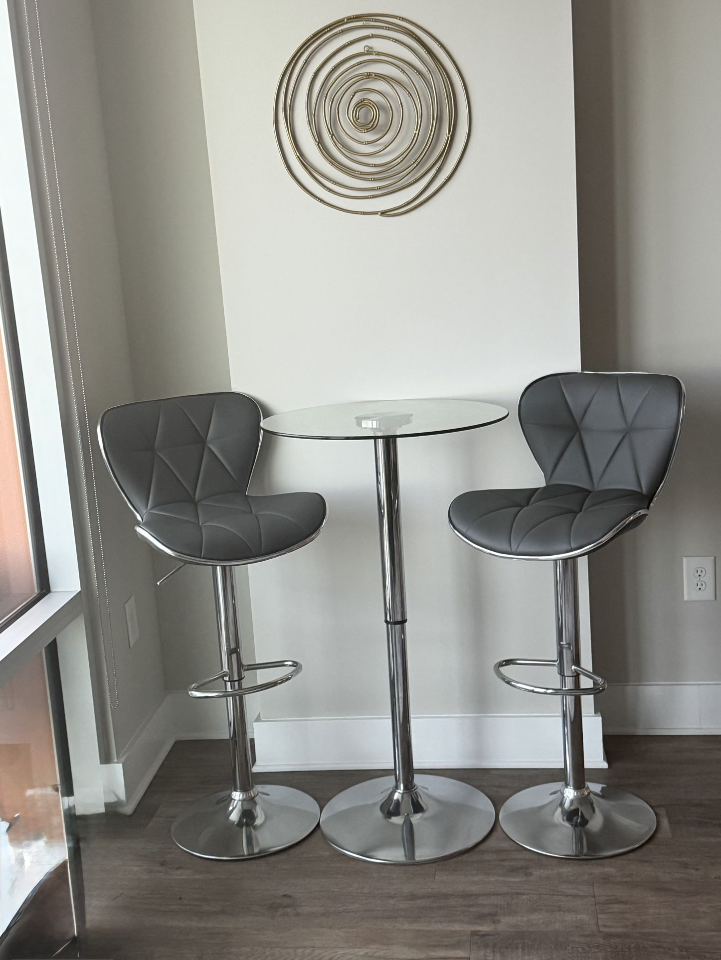 BRAND NEW Pub Table & Bar Stools