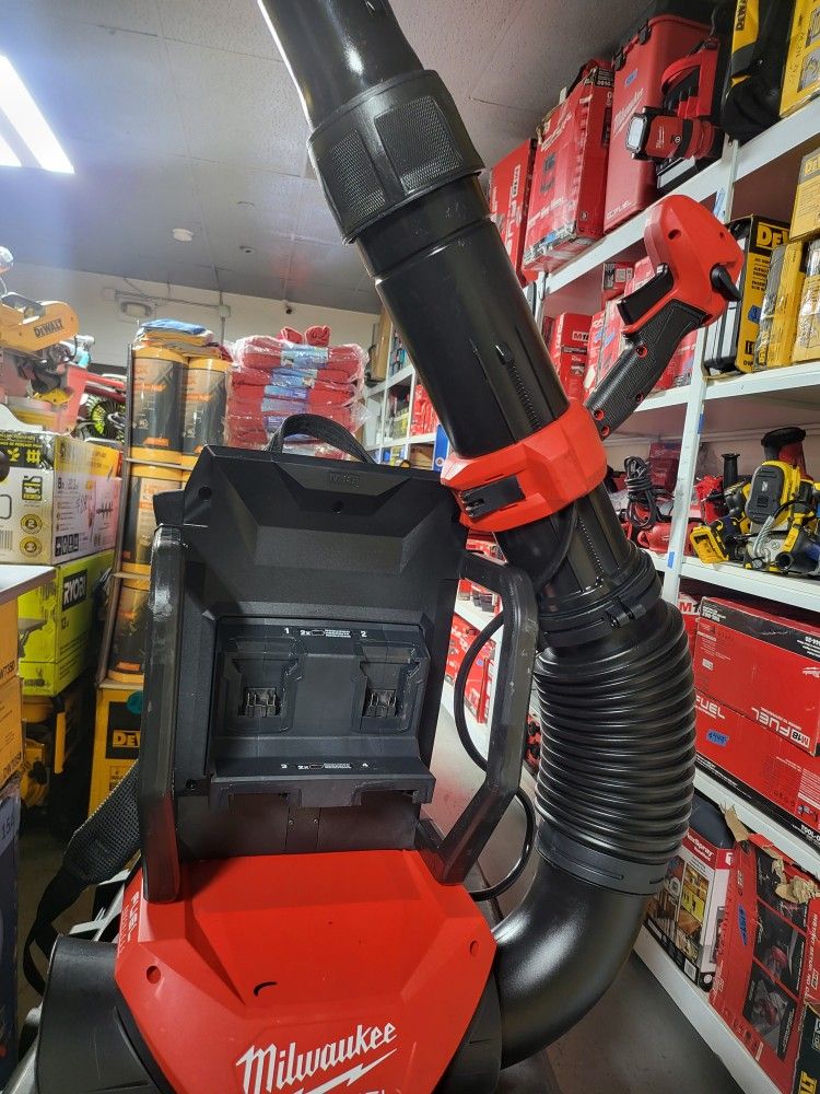 MILWAUKEE M18 FUEL BRUSHLESS BACK PACK BLOWER TOOL ONLY LIKE NEW 