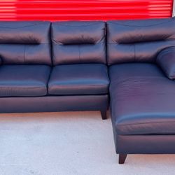LEATHER DARK BLUE SECTIONAL COUCH IN GREAT CONDITION - DELIVERY AVAILABLE 🚚