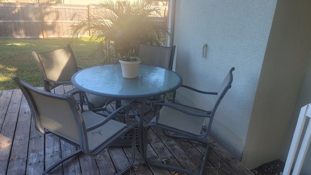 Martha Stewart Patio Table With 4 Chairs