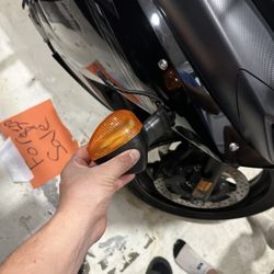 Yamaha  Motorcycle OEM Right Front Turn Signal FZ6R