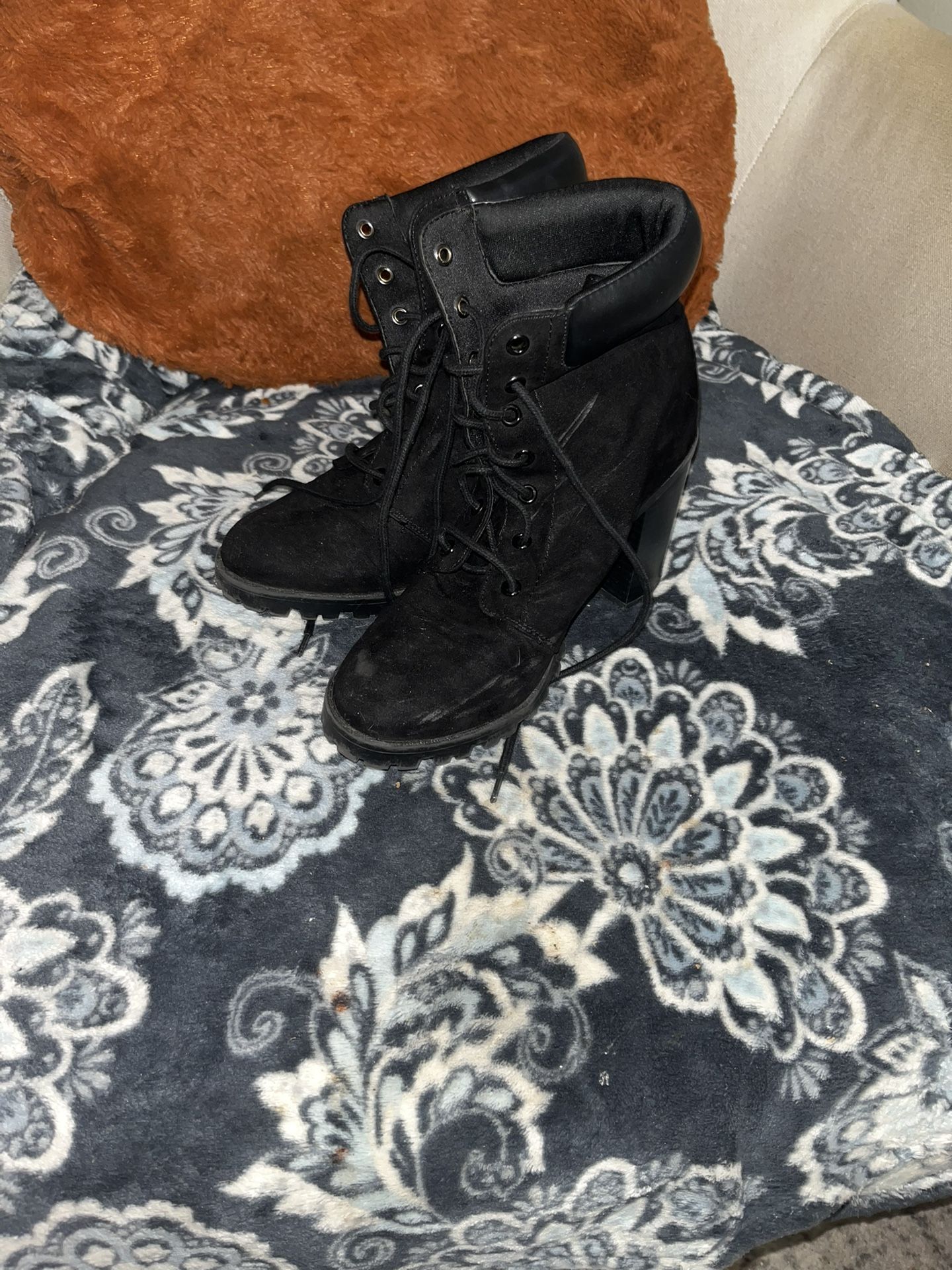 size 5.5 womens shoe/boot