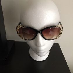 BETSEY JOHNSON SUN GLASSES 