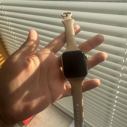 40MM Apple Watch SE