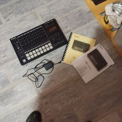 Roland MC-707