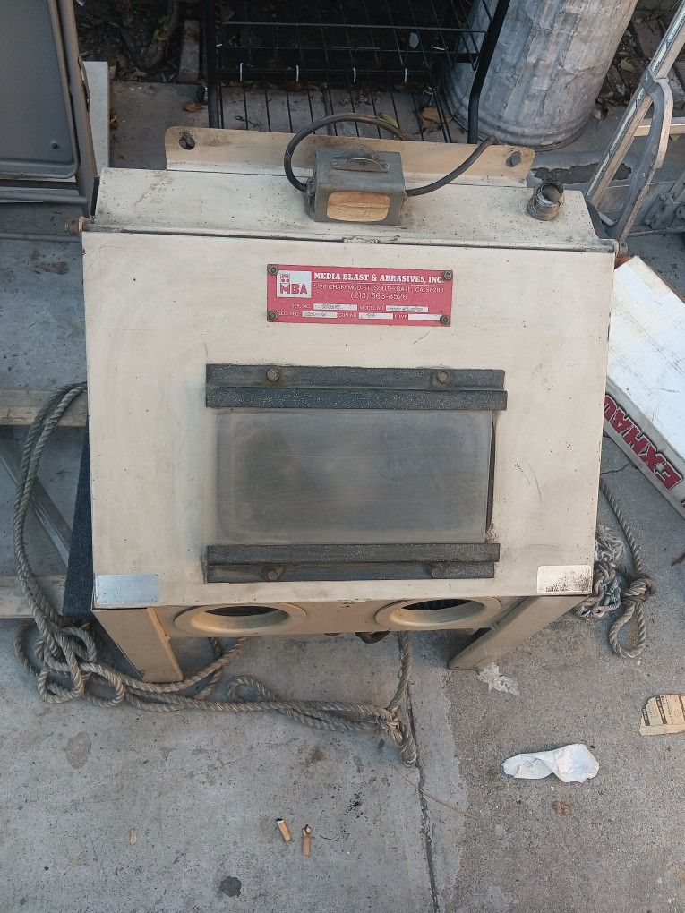 Media Blast And Abrasive Blaster Cabinet 