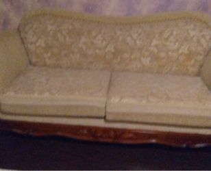 French Provincial / Victorian Damask Sofa & Loveseat Set Description: Beautiful, traditional French-Provincial/Victorian style matching sofa and loves