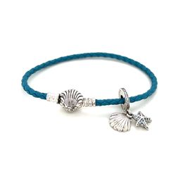 Pandora Shell Clasp Bracelet with 1 Pandora Charm
