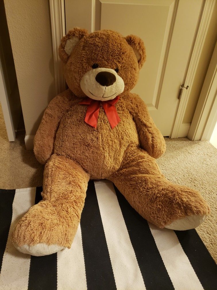 Valentine Teddy Bear 4' Tall