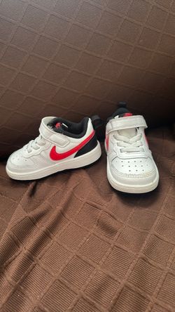 Baby boy nike shoes size 5