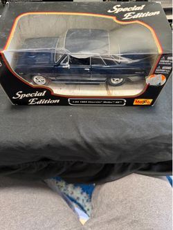 Maisto 1:24 Diecast Special Edition Car Collection