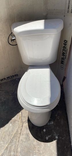 Used glacier bay white toilet $30