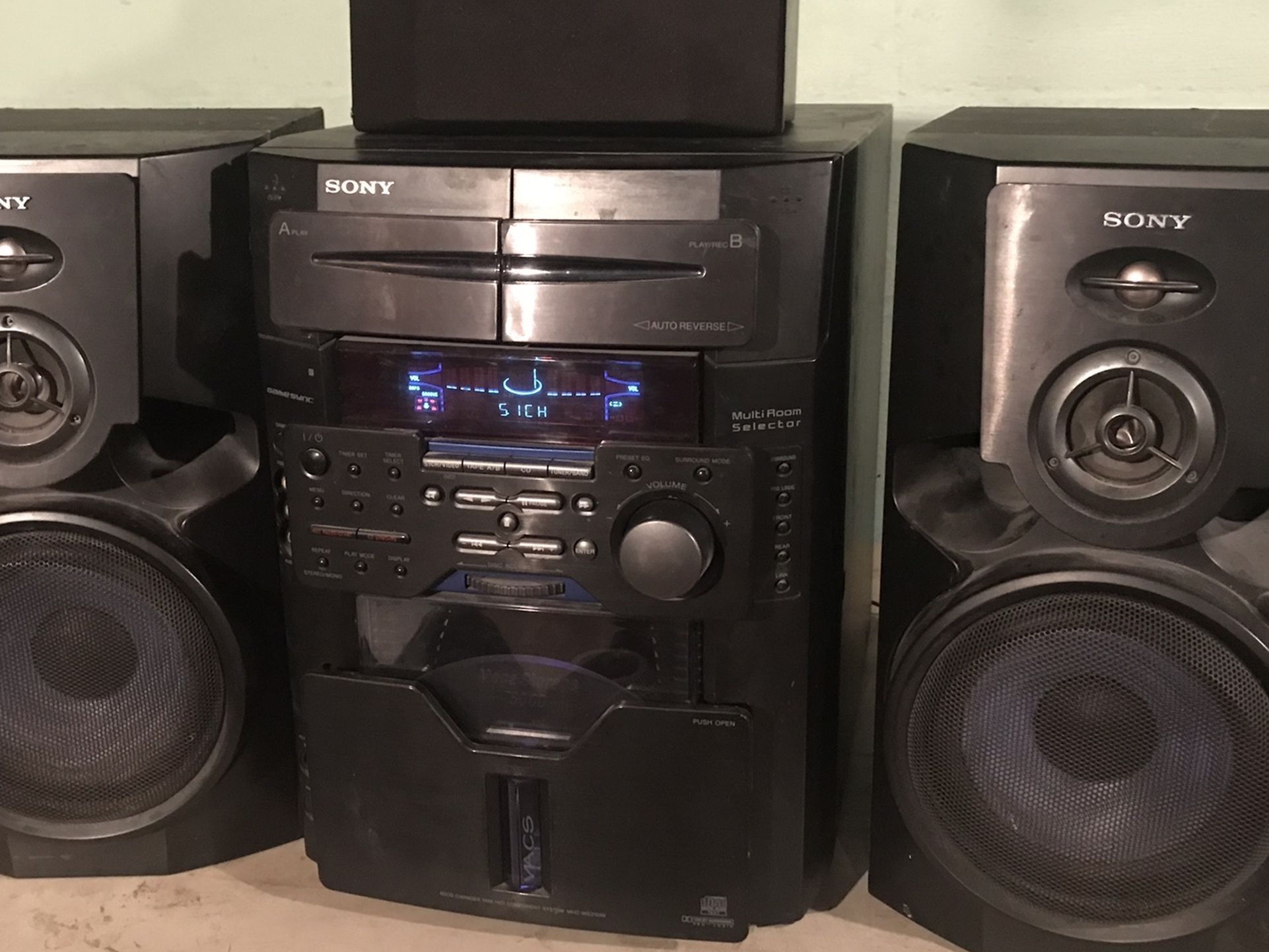 Sony 60 CD “Jukebox” & Speakers