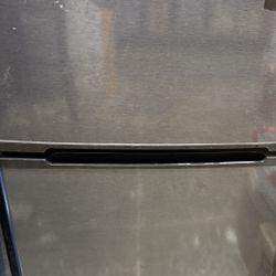 Mini Fridge: Silver