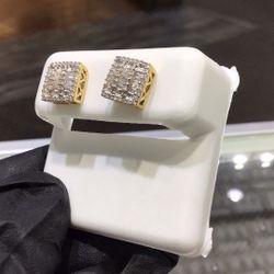10k Gold Diamond Earrings Baguette And Round Big Diamond .💎💎💎