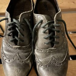 Born Leather Sz 6 Adorable Wing Tip Oxfords