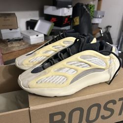 Size 11 adidas Yeezy 700 V3 Azael