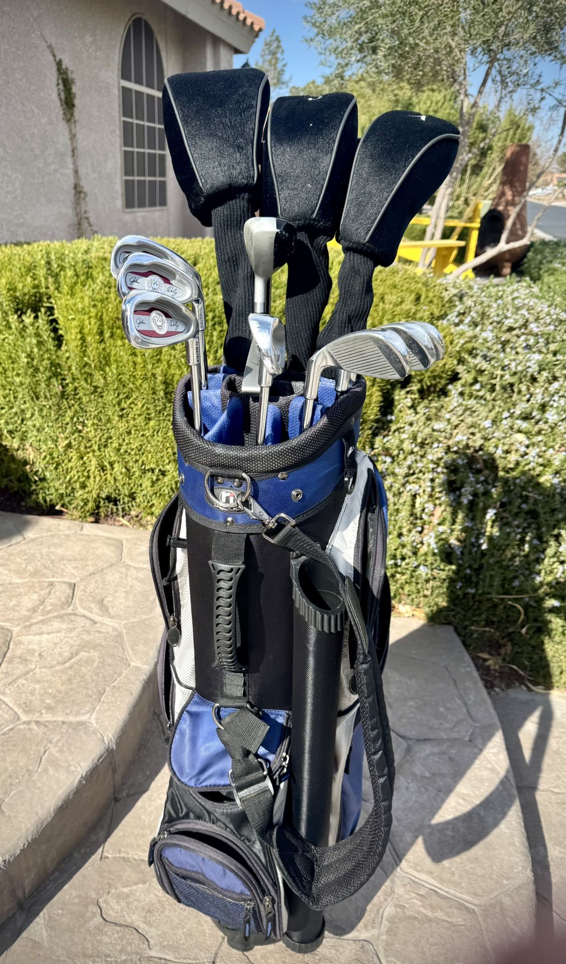 Golf Clubs / Golf Bag / Rolling w/ Strap