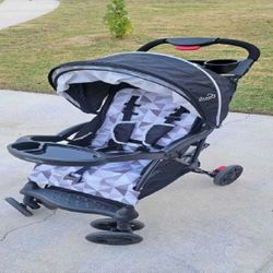 Children's Stroller – Protected and Fashion-Forward for New Families arrive cold