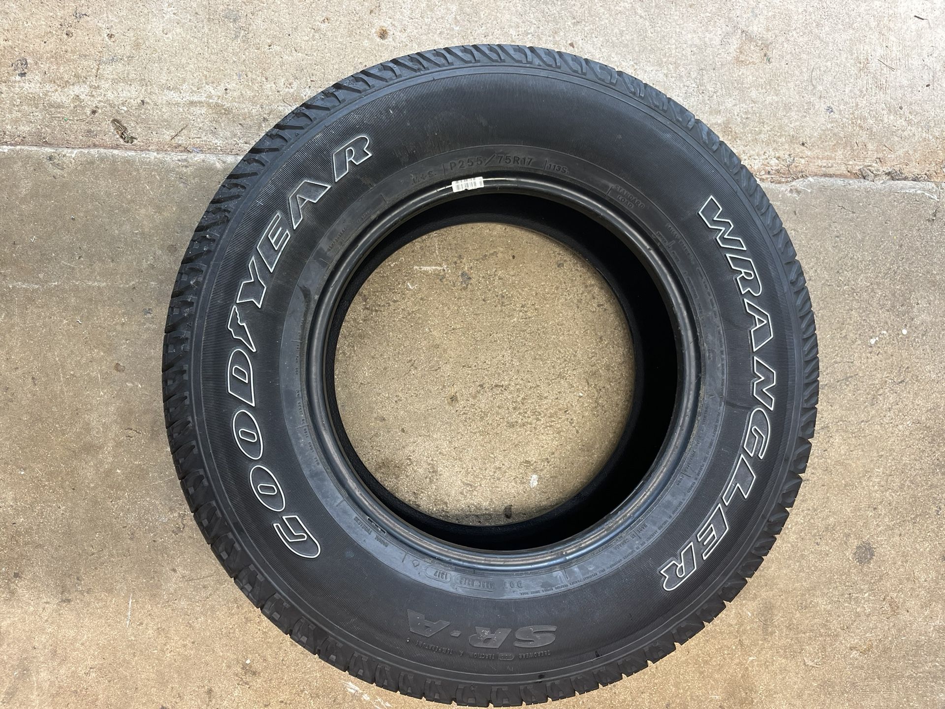 TIRE NEW P255/75R  17 GOODYEAR WRANGLER
