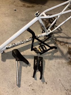White chad throne 29”