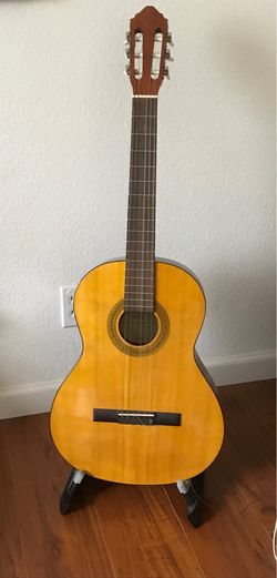 Lucero LC100 Classical acoustic guitar