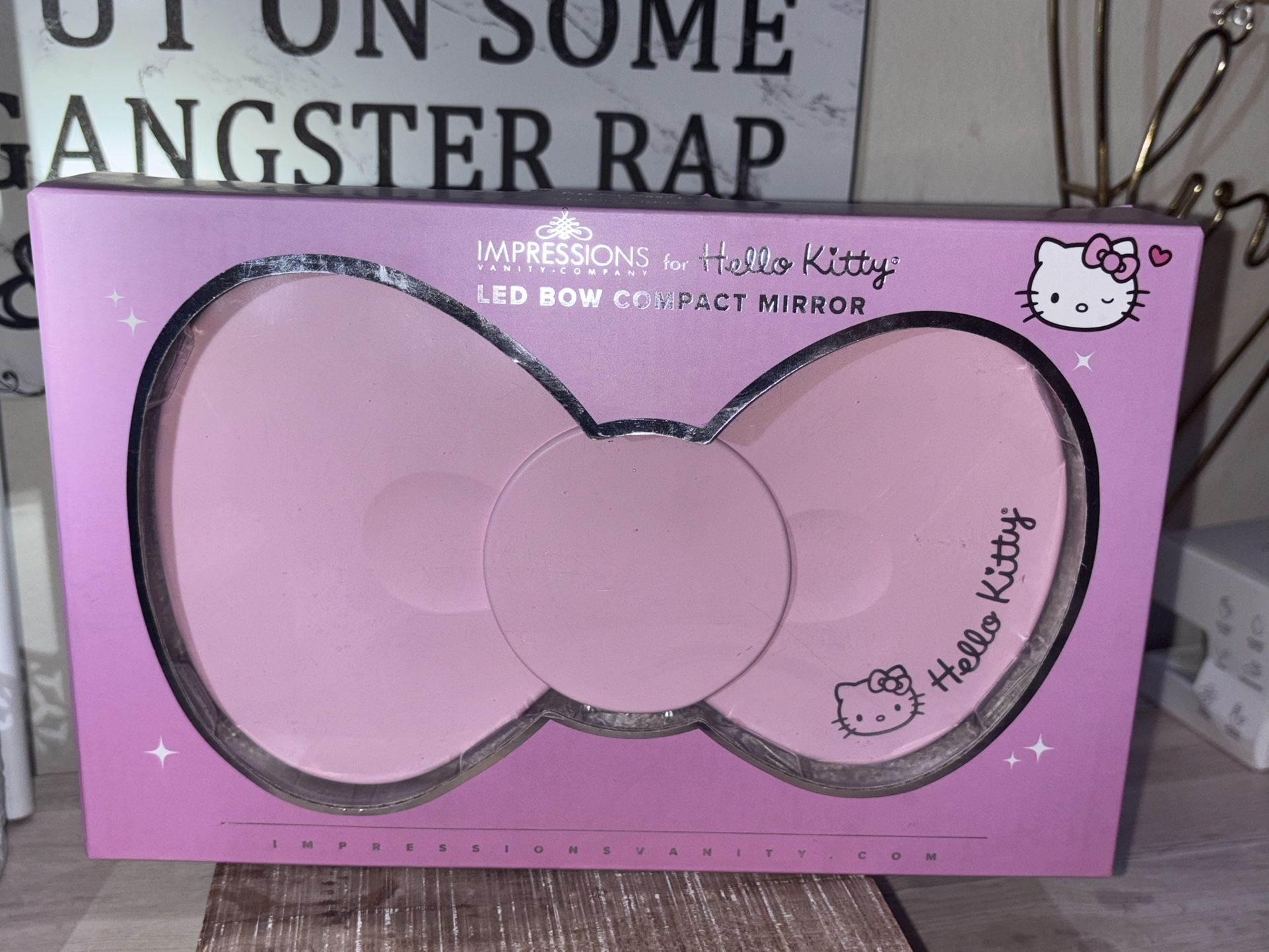 Impressions X Hello Kitty Large Light up Mirror