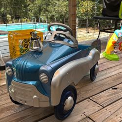 Kids pedal car