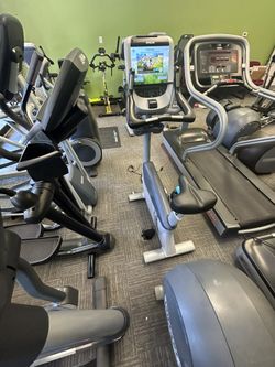 Precor Ubk885 Upright Bike.  