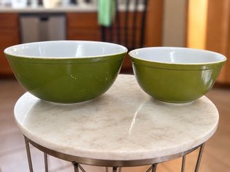 Vintage Pyrex Nesting Mixing Bowls –Set of 2