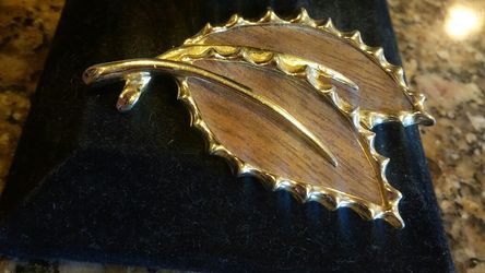 Sarah designer leaf pin/brooch