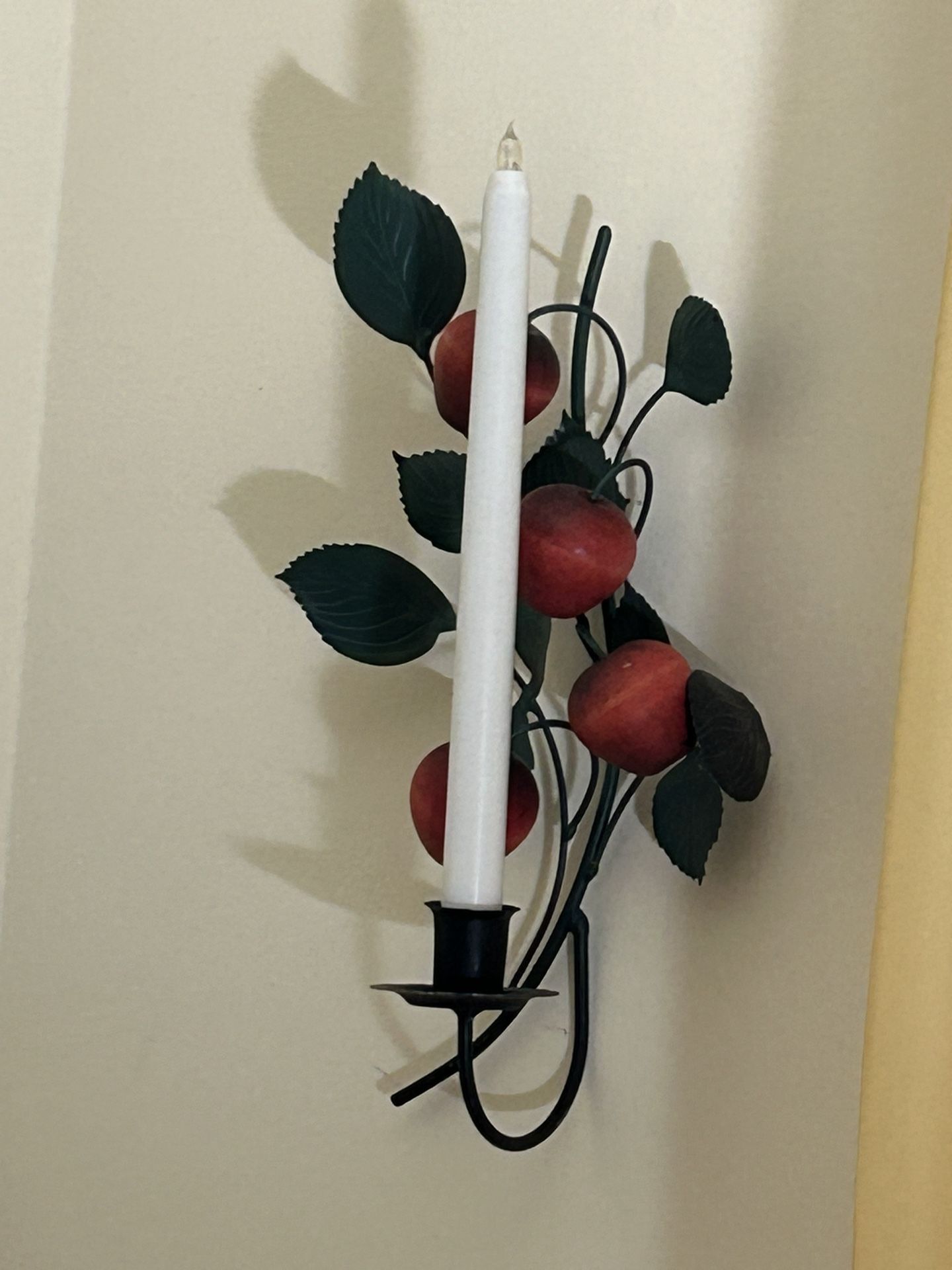 Candle Hold With Flowers Holder.